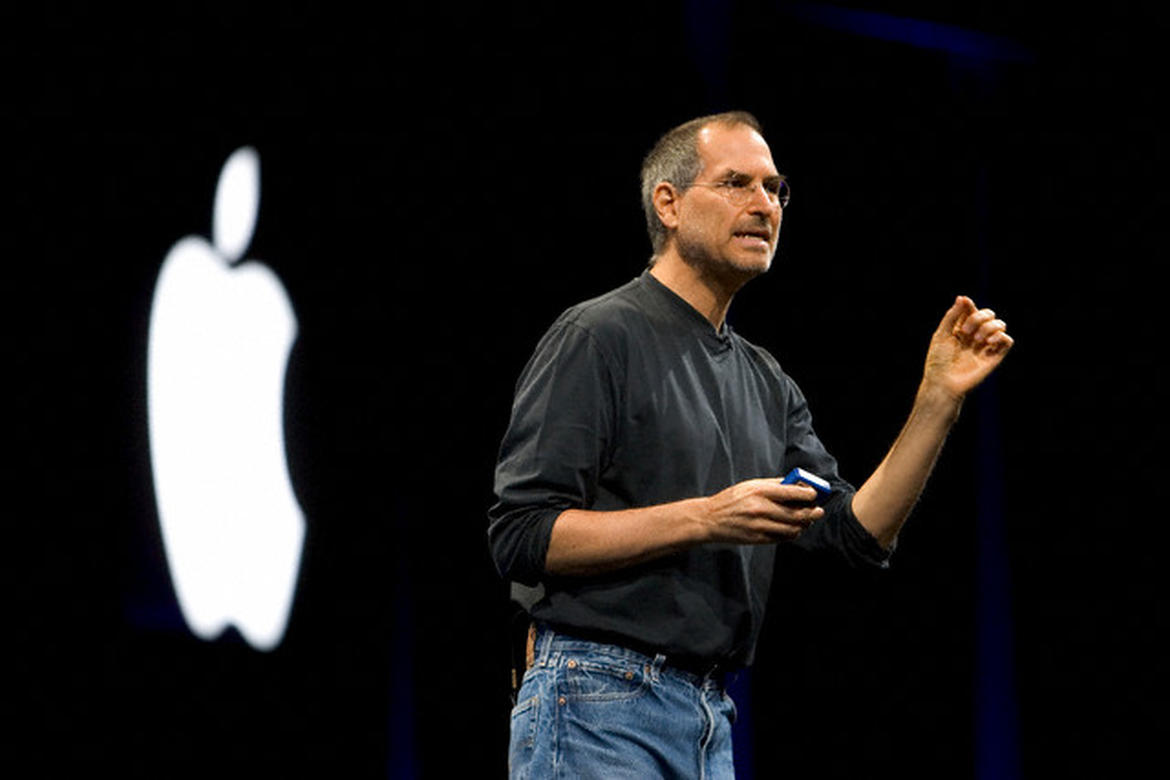 28 Jun 2004, San Francisco, California, USA --- Apple Computer Inc. Chief Executive Officer Steve Jobs gives a keynote speech during the Apple Developers Conference. Apple announced a new 30-inch flat panel display and previewed the latest version of its Mac OS X operating system "Tiger." --- Image by © Kim Kulish/Corbis