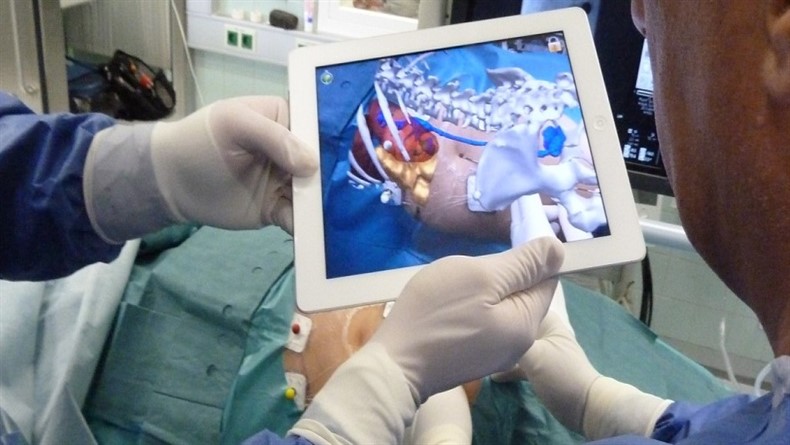 Augmented-Reality-in-Healthcare_790x445