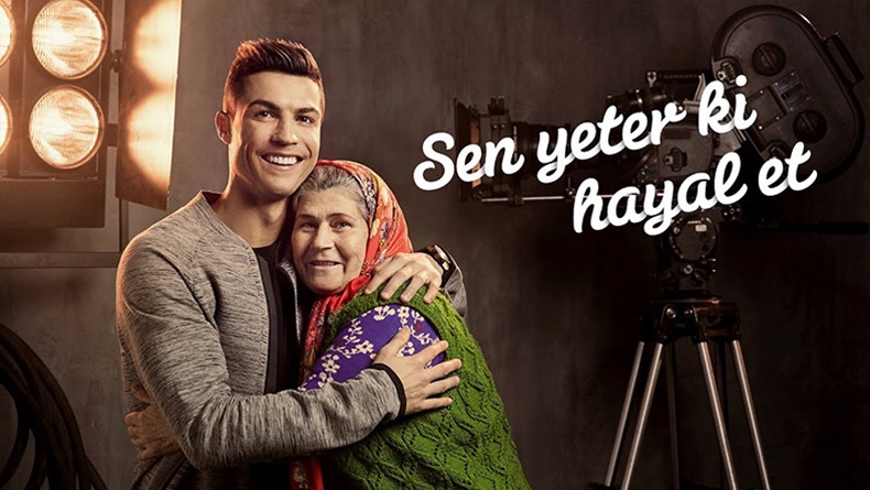 ummiye-kocak-tan-cristiano-ronaldo-lu-turk-telekom-reklami-1489503366