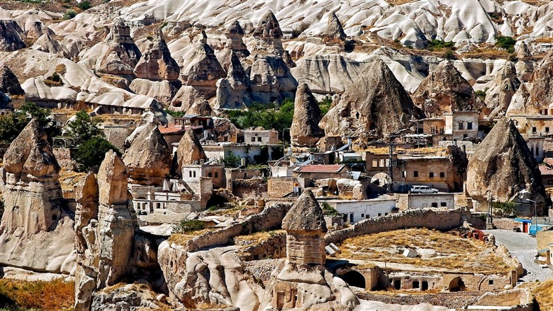 Göreme-Valley-Rock-Formation (790 x 445)