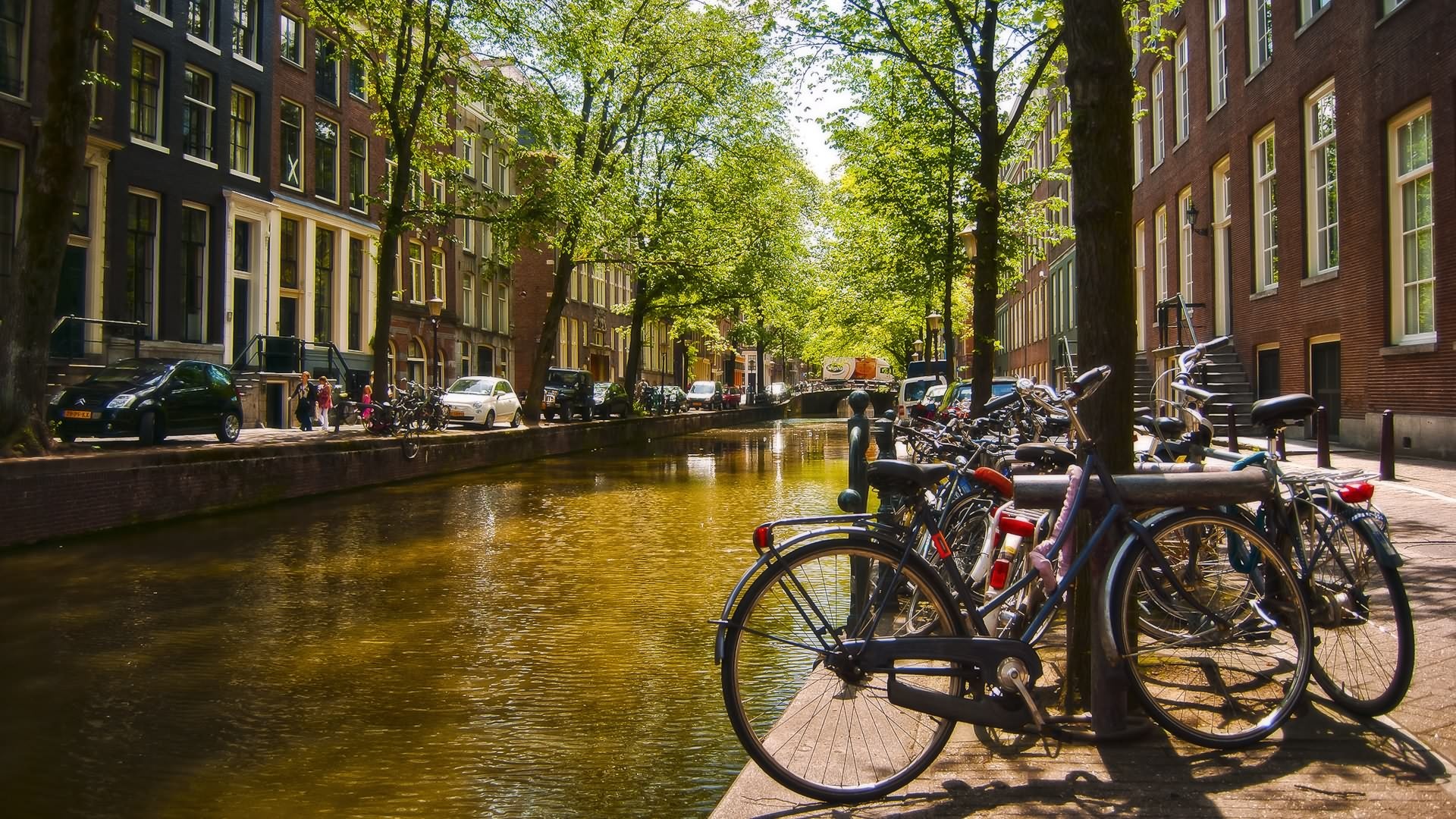 Amsterdam-Canal-Wallpaper-HD-Image