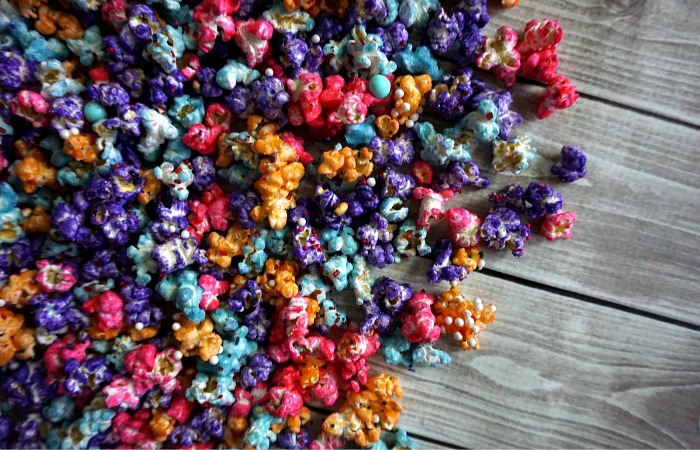 how-to-make-colored-popcorn-at-home-feature