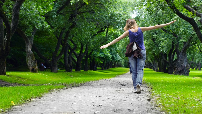 walking_790x445