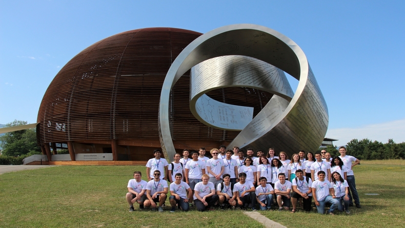 rsz_cern_openlab_summer_students_2017_group_photo_1-3