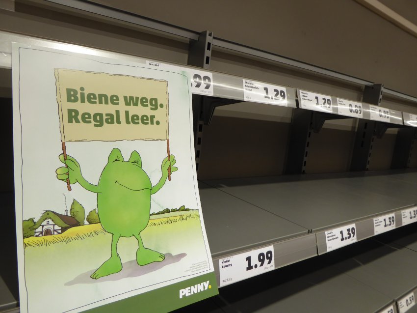 Penny-Markt, der heute morgen alle Produkte rausgerumt hat, die es ohne Bienen nicht mehr